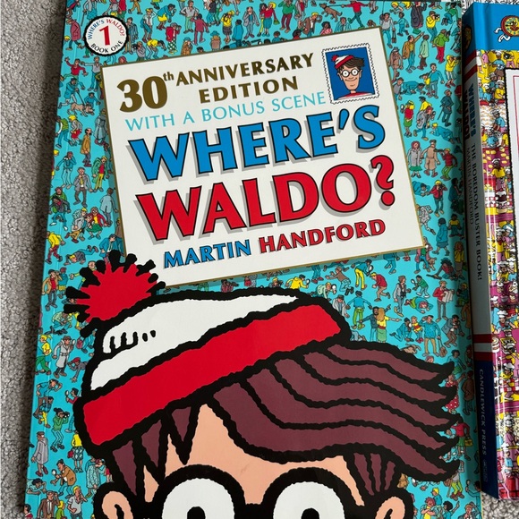 Where’s Waldo 10 book set - Picture 8 of 11